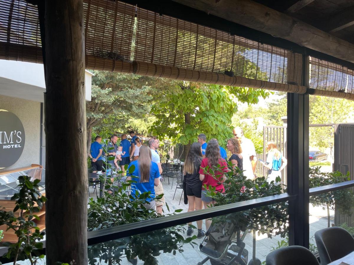 Dim'S Hotel & Restaurant Корча Экстерьер фото