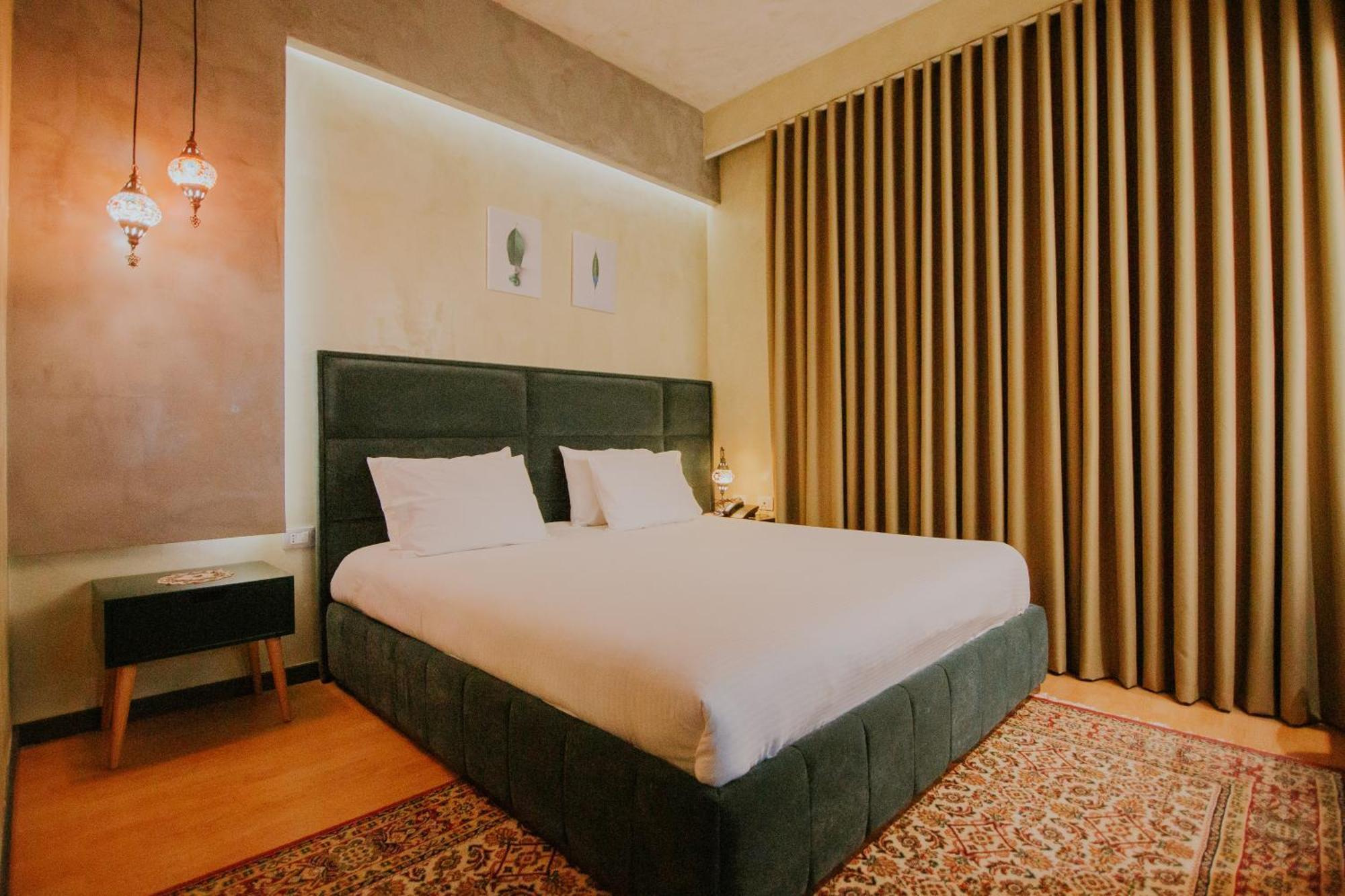 Dim'S Hotel & Restaurant Корча Экстерьер фото